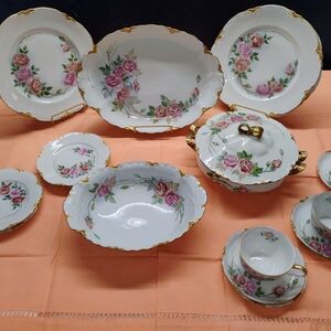 19pc. Beautiful Kutschenreither Gelb  China in Rose Floral Design with Gold Trim